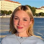 Estudiante de Estudios Ingleses con experiencia dando clases particulares de inglés y otras materias a niños, online o presencial.