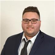 Laureato in Chimica e Tecnologie per l'ambiente e per i materiali impartisce lezioni in Chimica, Matematica e Fisica