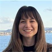 Übersetzerin und Italienisch-Tutorin, die alle Altersgruppen unterrichtet.
