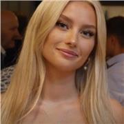 11+ and GCSE English tutor delivering tailored lessons that build writing, comprehension and exam skills