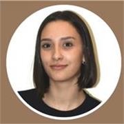 No soy profesora, soy estudiante de enfermería, apta para ayudar con los deberes y cuidados. 