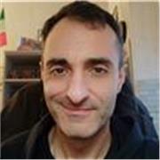 Offro lezioni private a studenti di scuole elementari e medie, adattandole alle loro esigenze.