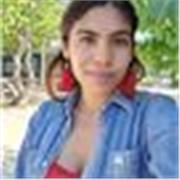 Profesora de Biología imparte clases a niños de todas las edades