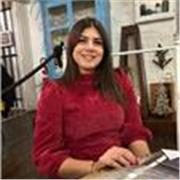 Studentessa al primo anno di università, diplomata al liceo linguistico con certificazioni in spagnolo, francese e inglese
