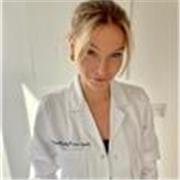 Offro lezioni di scienze biologiche e chimica, sono laureata in scienze biologiche e scienze della nutrizione umana