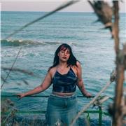 Studentessa universitaria impartisce ripetizioni ai bimbi dalla prima alla quinta elementare