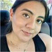 Maestra auxiliar, en apoyo escolar en primaria