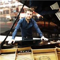Pianista concertista classico e jazz, tastierista, diplomato all'accademia della scala, pianista per grandi teatri italiani insegnante al liceo musicale, impartisce lezioni private di pianoforte ad allievi di tutte le età e livelli. dai 6 ai 96 anni!