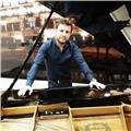 Pianista concertista classico e jazz, tastierista, diplomato all'accademia della scala, pianista per grandi teatri italiani insegnante al liceo musicale, impartisce lezioni private di pianoforte ad allievi di tutte le età e livelli. dai 6 ai 96 anni!