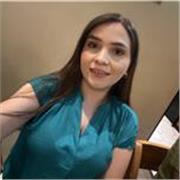 Maestra de apoyo escolar especializada en clases online para niños