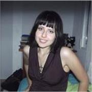 Profesora de dibujo con capacidad de dar clase a niños y adolescentes.