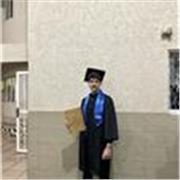 Soy hablante fluida de inglés y francés, y ayudo a las personas a dominar el idioma y el acento.