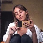 Laureanda all'Accademia di Belle Arti insegna italiano, inglese, spagnolo, storia e storia dell'arte