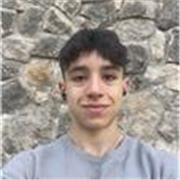 Estudiante universitario con título de bachillerato internacional y español, listo para dar clases a cualquier curso en ciencias
