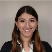 Diplomata al Liceo linguistico, Certificazione Inglese C1 e Spagnolo B2. Un anno di liceo frequentato negli Stati Uniti