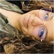 Profesora de inglés que con mucho cariño y dedicación dicta clases de refuerzo y aprendizaje