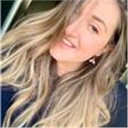 Dottoressa in Biologia impartisce lezioni a studenti di liceo scientifico