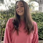 Sono una studentessa universitaria disponibile per aiutare a svolgere i compiti o per aiuto studio