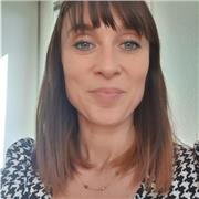 Professionnel de la comptabilité donne cours de soutien scolaire en comptabilité générale