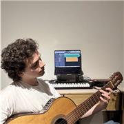 Profesor Lic. en Música Popular (UCA) y Profesorado Superior (UCA) con experiencia, ofrece clases de guitarra online.