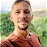 Profesor / tutor de inglés. Especialista en tutoría de escritura universitaria. 