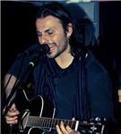 Insegnante di chitarra e canto per principianti