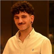 Laureato in Fisica impartisce lezioni di Fisica I e II e matematica