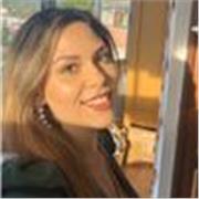 Licenciada en Derecho preparando las oposiciones a la carrera de Jueces y Fiscales; compaginándolo con la enseñanza