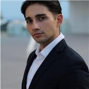 Profesor de inglés con años de experiencia formando a personas de diferentes edades. Tanto adultos, como niños.