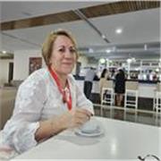 Maestra de apoyo escolar en clases de Química de forma online