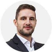 Insegnante di design grafico e digitale, laurea in Design e Master in Product Management, lezioni a distanza con casi studio reali