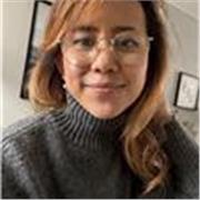 Profesora de ingles certificada por cambridge con años de experiencia en el gobierno y diplomacia, imparte clases online.