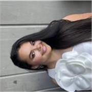 Persona atenta, simpática y entregada. Ofrecería manualidades a niños y niñas de pequeña edad 