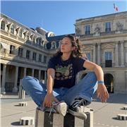 Jeune diplômé ingénieure donne des cours de soutien pour collégiens et lycées