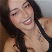 Amplios estudios, experiencia en enseñanza a niños, organizada y afable