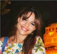 Ingegnere civile impartisce lezioni di matematica a giovani studenti