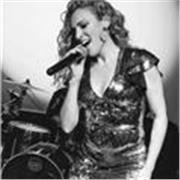 Cantante profesional y emocional. Ofrezco clases de canto orientado a todos los niveles y edades.