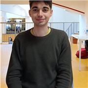 Studente al 4° anno di Giurisprudenza e diplomato al Liceo Scientifico indirizzo linguistico. Offro lezioni private.
