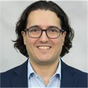 Economista y Data Scientist, lo que me permite unir dos mundos: el análisis de negocio y el poder de la Inteligencia Artificial.