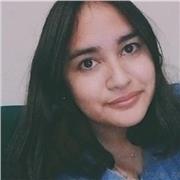 Profesora de ingles dando clases a todas las edades