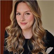Professora de Biologia/Ciências ensina crianças e adolescentes de todas as idades
