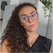 Studentessa solare, dinamica e curiosa attraverso le lezioni trasmetto passione e curiosità nelle materie scientifiche