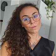Studentessa solare, dinamica e curiosa attraverso le lezioni trasmetto passione e curiosità nelle materie scientifiche