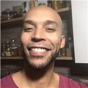 Ragazzo italiano vissuto oltre 10 anni a Londra insegna italiano o inglese