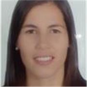 Profesora de Educación Física, Recreación y Entrenamiento Deportivo imparte clases a todas las edades