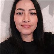 Profesional en educación primaria con sólidos conocimientos en ciencias naturales.