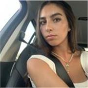 Estudiante de bachillerato científico con habilidades para interactuar con niños.