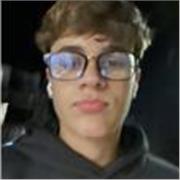 He ido toda mi vida a un colegio británico. He hecho un año de intercambio en Canadá y actualmente estoy estudiando el IB.