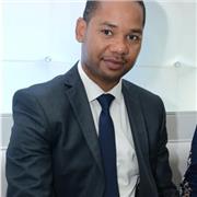 Professeur expérimenté en économie finance