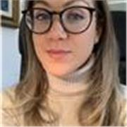 Laureata in giurisprudenza impartisce lezioni per studenti di scuola media e per ripetizioni di diritto per studenti liceali 